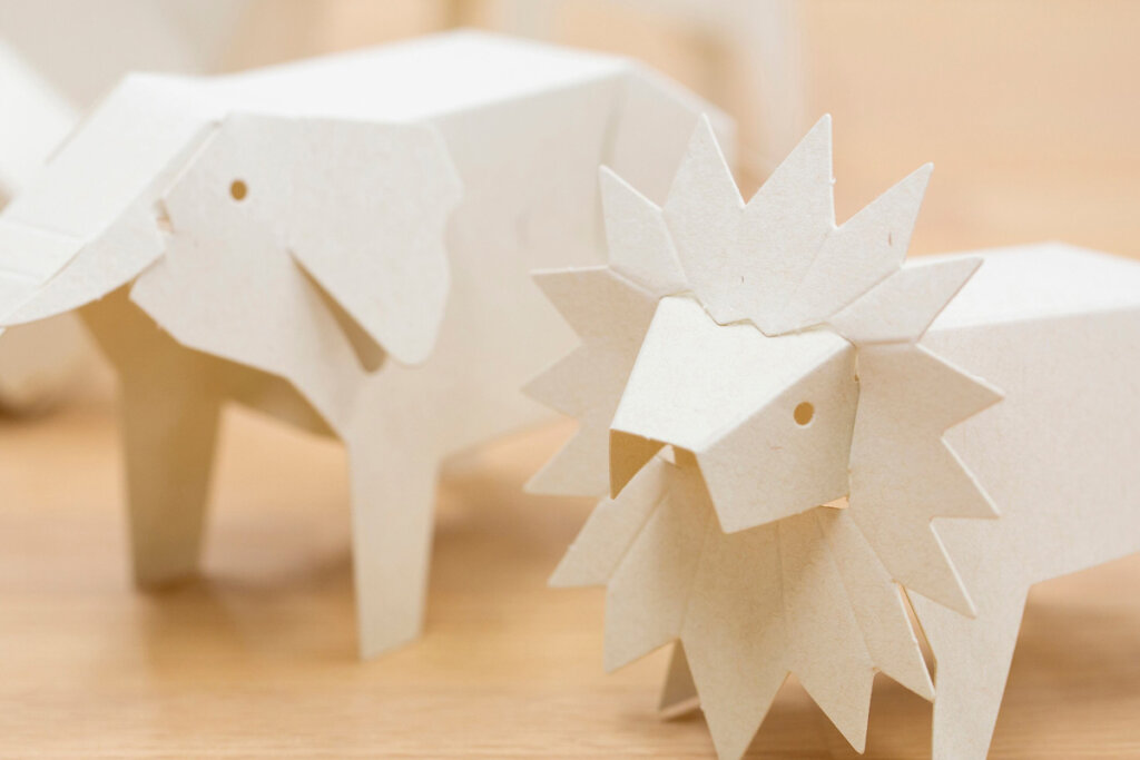 ゾウとライオンのペーパークラフト