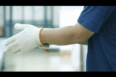 職人の手のアップの画像