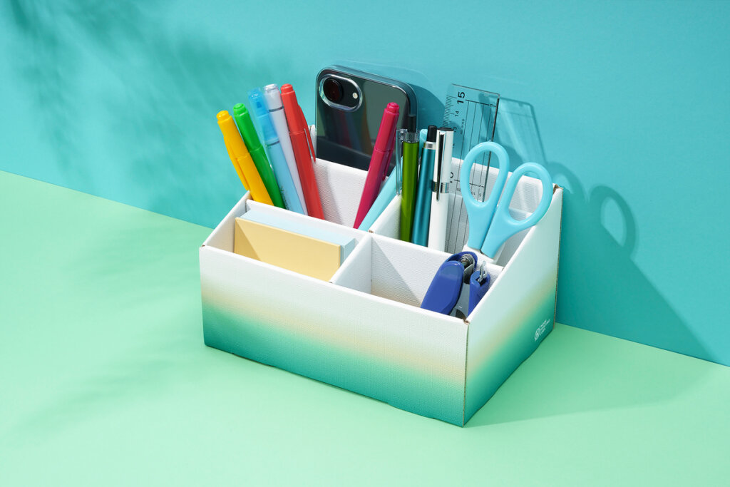 「野毛印刷コーポレートカラーの小物入れ」の画像